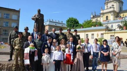 Во Львове гости пришли на свадьбу в форме фашистов