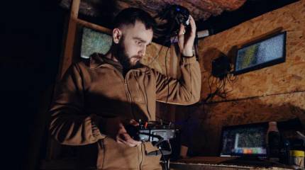 Показаны кадры подземной базы ВСУ с грузовиками и пикапами