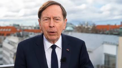 Экс-глава ЦРУ объяснил, почему американские офицеры должны мерзнуть в окопах ВСУ