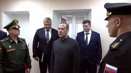 Медведев: с начала года более 360 тысяч человек вступили в ряды ВС России