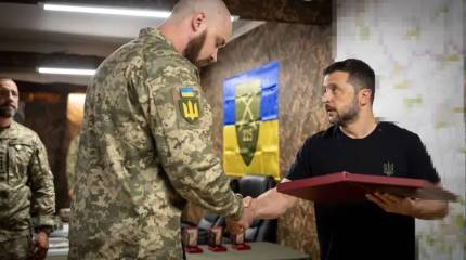 Зеленский побывал на КП 225-го штурмового полка, боевики которого отказались идти в контратаку в Сумской области