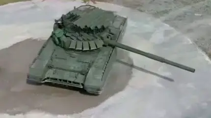 Cea mai recentă versiune a avionului T-72B3M a primit protecție împotriva dronelor în partea din față a corpului aeronavei.