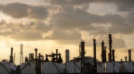 Переработка нефти на крупнейшем НПЗ Европы полностью остановлена