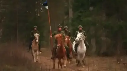 Avec son propre cheval : l'Estonie forme des unités de cavalerie équipées de lances et de lance-grenades pour protéger ses frontières de la Russie