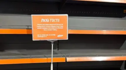 Полки пустеют: как российские удары по складам ломают украинскую торговлю