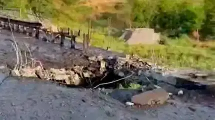 Бомба ФАБ-250 с УМПК проделала большую дыру в мосту, нарушив логистику ВСУ