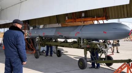 Западные спутники фиксируют погрузку ракет на самолёты Ту-160М на авиабазе в Энгельсе
