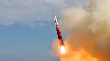 В КНДР показали новейшую ракету с гиперзвуковым блоком на улучшенном тягаче