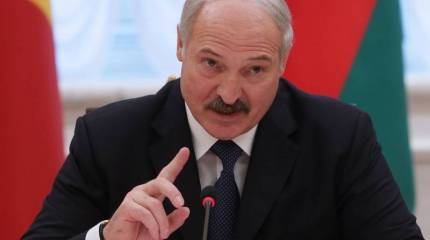 Лукашенко: Россияне могли бы отдавать нам оружие бесплатно