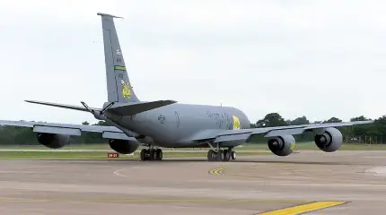 이라크에서 추락한 미 해군 공중급유기 승무원 전원의 사진이 공개됐다.