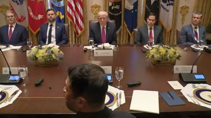 Глава Пентагона явился на встречу с Зеленским в галстуке в цветах российского флага