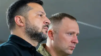 Зеленский приехал на фронт и рассказал об усилении группировки ВСУ в ДНР