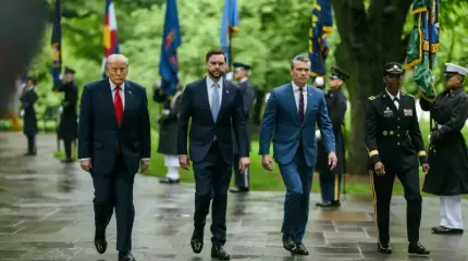 Политолог: Трамп хочет выглядеть сильным лидером, но он загнан в угол