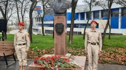 « Le Faucon de Staline » en bronze : Marioupol dévoile un monument au pilote Pokryshkin