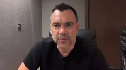 «Либо ты убираешь Зеленского, либо я сделаю это сам»: Арестович* рассказал «содержание» разговора Путина и Трампа
