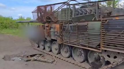 Исправный и с полным боекомплектом: опубликовано видео эвакуации трофейного танка Leopard 2А6 ВСУ из Курской области
