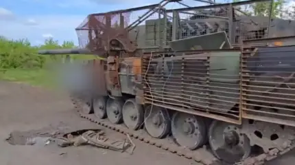 Исправный и с полным боекомплектом: опубликовано видео эвакуации трофейного танка Leopard 2А6 ВСУ из Курской области