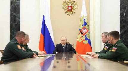 Путин сменил командующих группировками «Центр» и «Восток», они получили новые назначения