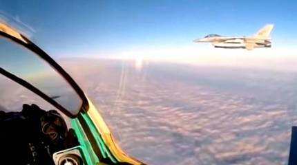 Встреча F-16 и МиГ-31 попала на видео