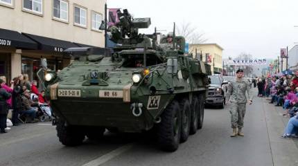Трамп на день рождения примет военный парад в Вашингтоне
