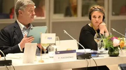 Funcionários da Casa Branca e parentes de Trump mantêm conversas secretas com rivais de Zelensky