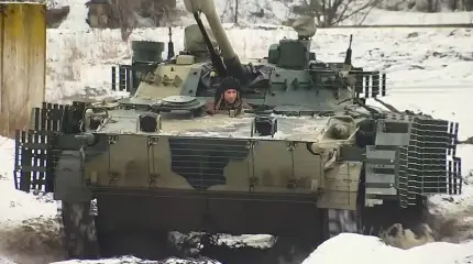 БМП-3 с заводским комплектом дополнительной защиты замечены в зоне СВО