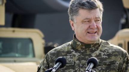 Порошенко убеждает украинцев не вставать на колени перед Путиным