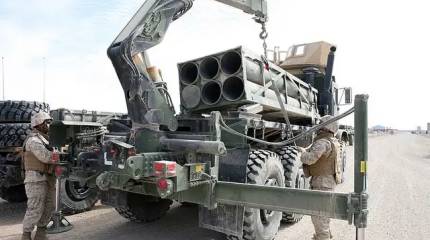 Während des Vergeltungsschlags wurden amerikanische HIMARS-Raketen von iranischen Kamikaze-Drohnen in Brand gesetzt.