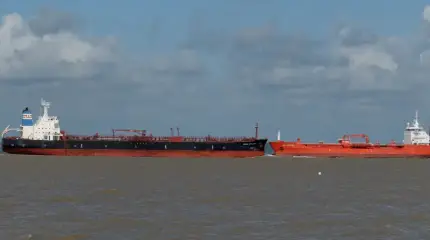 Арестованным в 2023 году иранским супертанкером с нефтью завладеет Россия