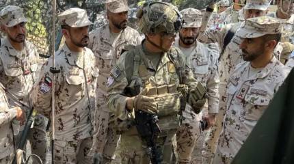 «Раздать оружие и подкупить военных»: в США озвучили «рецепт демократии» для Ирана