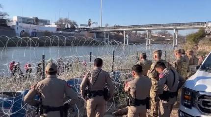 Нелегалов в США решили размещать на военных базах