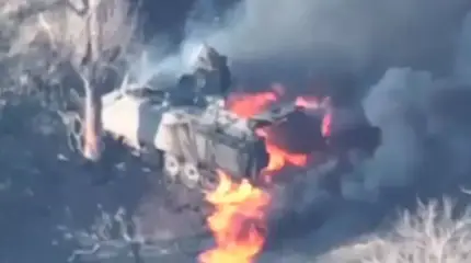 Дроны сняли полыхающие гигантскими кострами M2 Bradley и M113