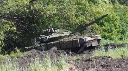 Российский Т-80БВМ уничтожил БМП M2 Bradley производства США с расстояния в 9,5 км