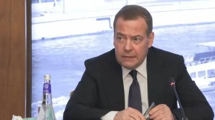 «Ходите и оглядывайтесь!»: Медведев пригрозил Джонсону и Боррелю судьбой Бандеры