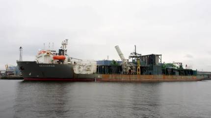 Военный корабль США заблокировал шедший в Венесуэлу российский танкер