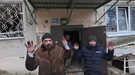 «Приказали убивать мирных»: кадры сдачи в плен в Покровске мародеров из ВСУ