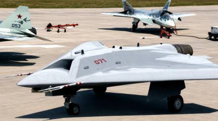 Почему России нужен беспилотный «Охотник РЭБ» в паре с Су-57Д
