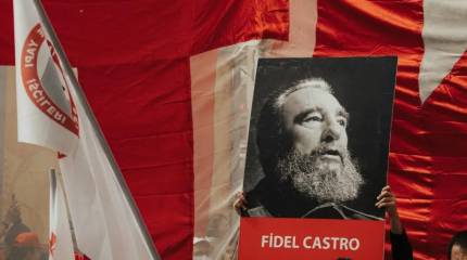 В условиях давления США на Кубу династия Кастро возрождается – NYT