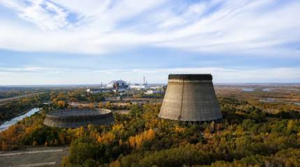 Чернобыль готовят к бою: в зоне отчуждения роют окопы, вырубают лес и взорвали мост