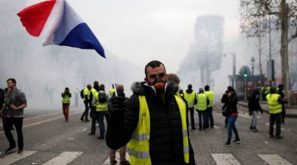 Жёлтые жилеты заставят Макрона поменять политику Франции