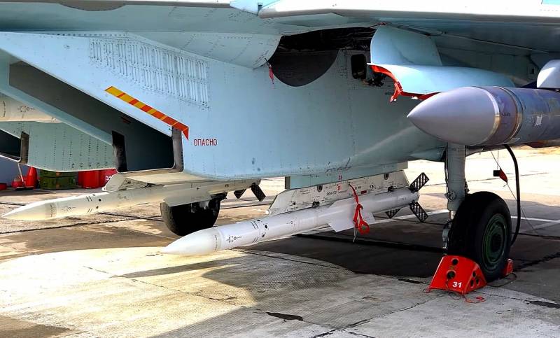 В Сети оценили вооружение Су-35С, вылетающих на задание на Украину