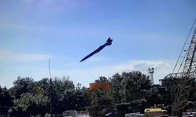 Новейшие тяжелые сверхзвуковые ракеты Х-32 применены на Украине