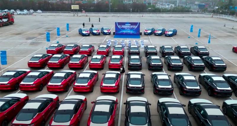 Россиянам придется пересесть на китайские и иранские автомобили