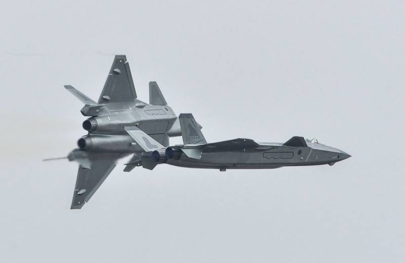 Китайский стелс-истребитель J-20 с новым двигателем встревожил военных США