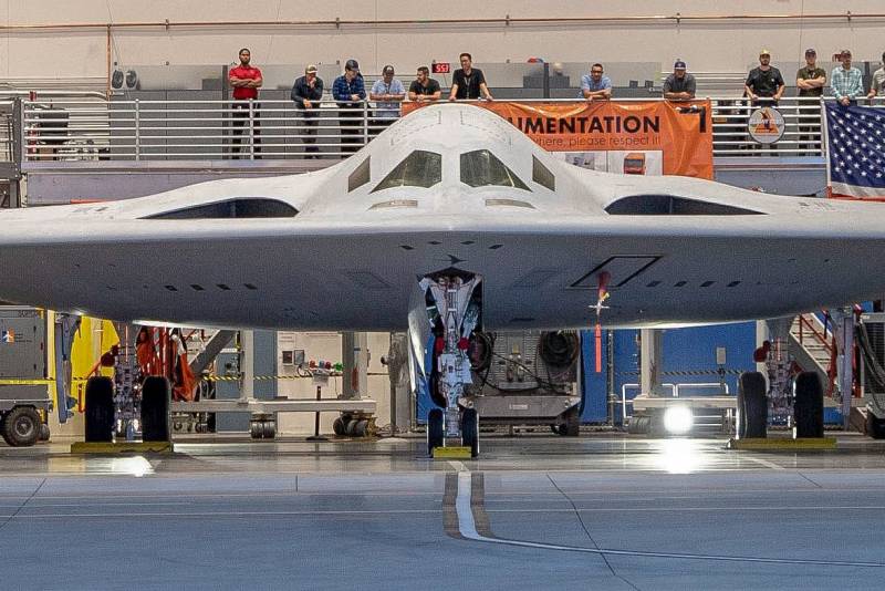 В США обнародованы новые изображения стратегического бомбардировщика B-21 Raider