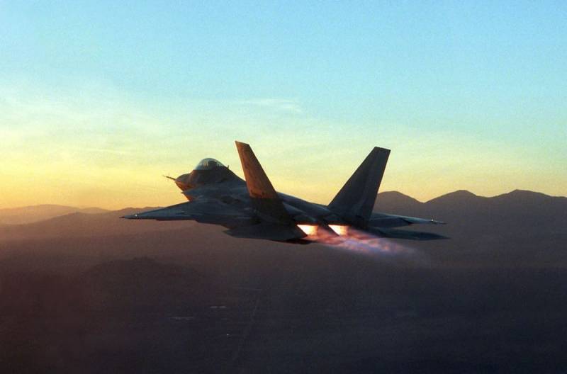 MW выяснило, почему F-22 Raptor не стал истребителем ядерного удара США