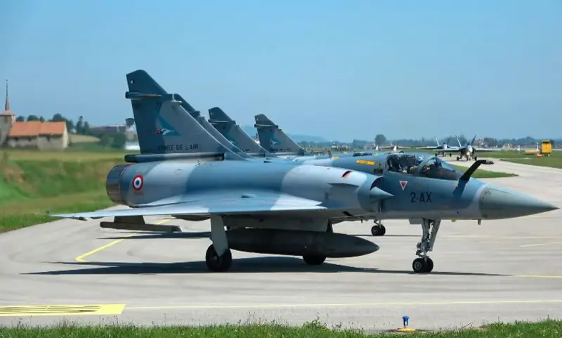 Аналитик: передача истребителей Mirage 2000-5F Киеву – французский чемодан без ручки