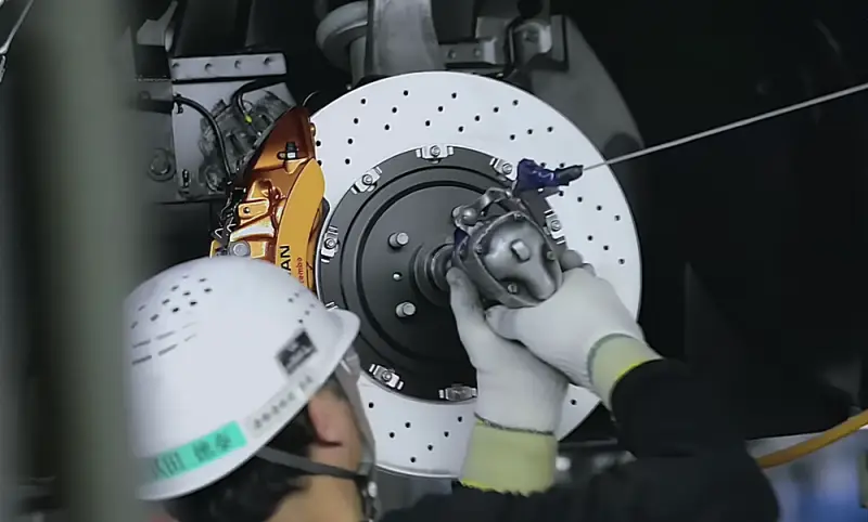 Как и почему японский Nissan оказался в крутом пике