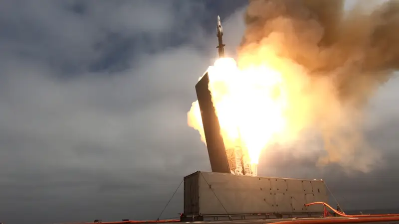Нечем воевать с Китаем: США экстренно увеличивают производство ракет