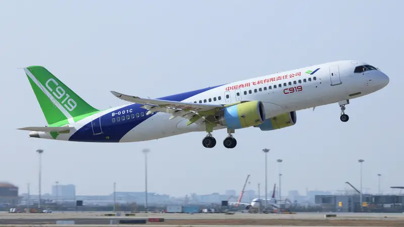 Не конкурент Boeing и Airbus: гордость Китая, самолет Comac C919, складывает крылья